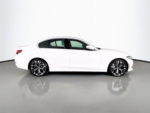 Used 2025 BMW 330i Sedan w/ Premium Package image 8