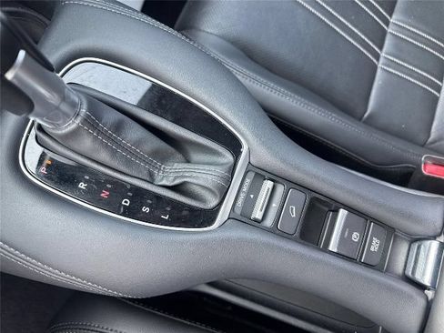 Used 2024 Honda HR-V EX-L image 17