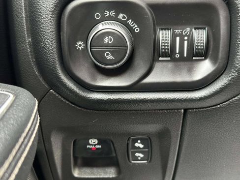 Used 2021 RAM 1500 Laramie image 32