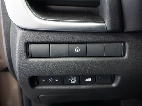 Used 2025 Nissan Rogue SV FWD image 8