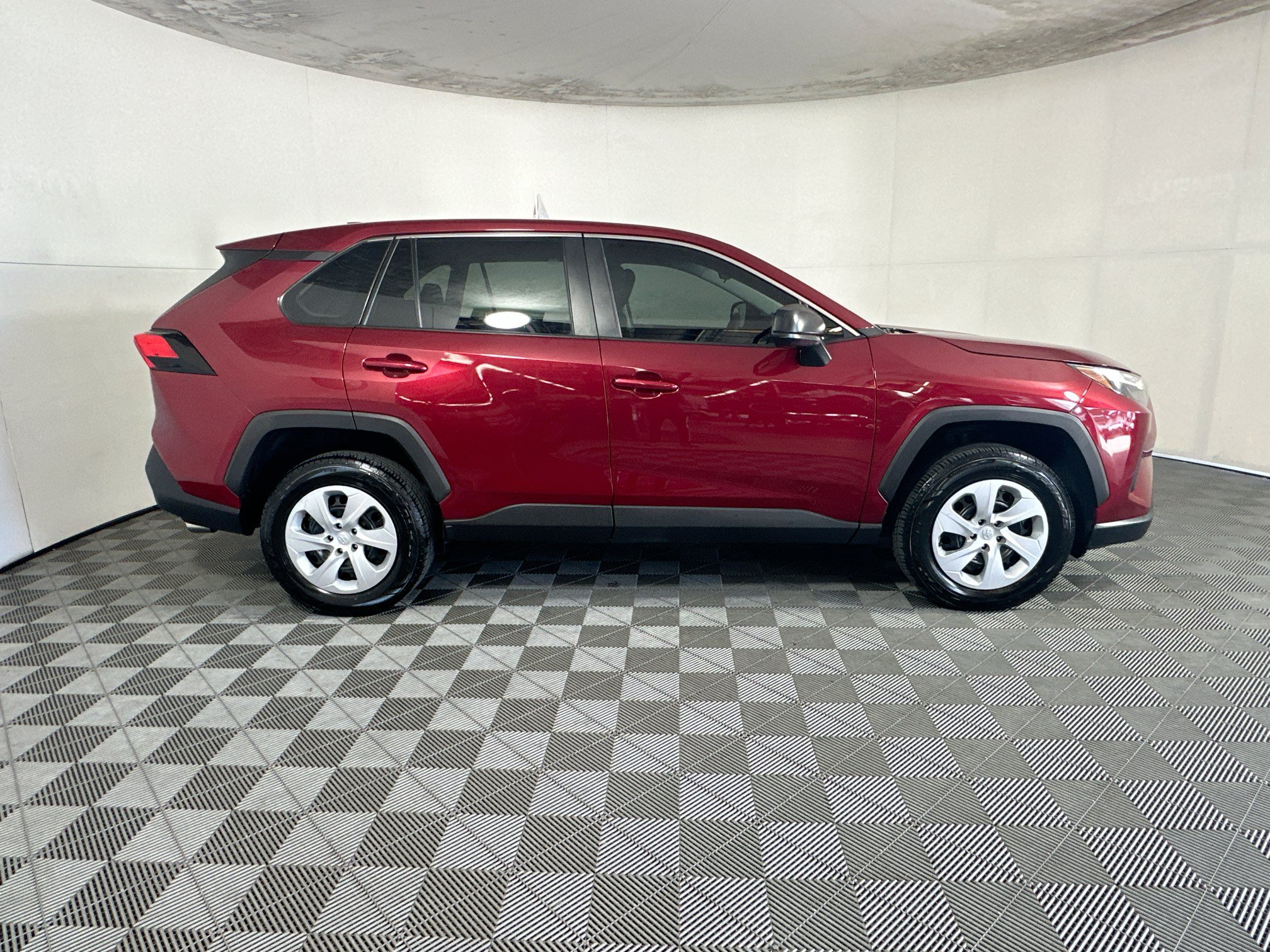 Used 2023 Toyota RAV4 LE FWD image 2