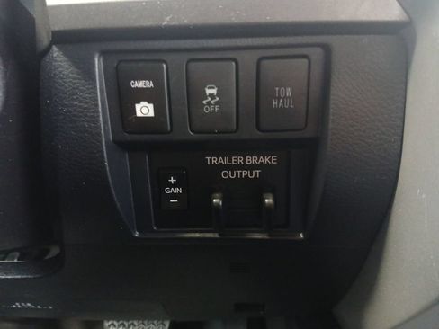 Used 2018 Toyota Tundra SR5 w/ SR5 Upgrade Package AWD/4WD image 10