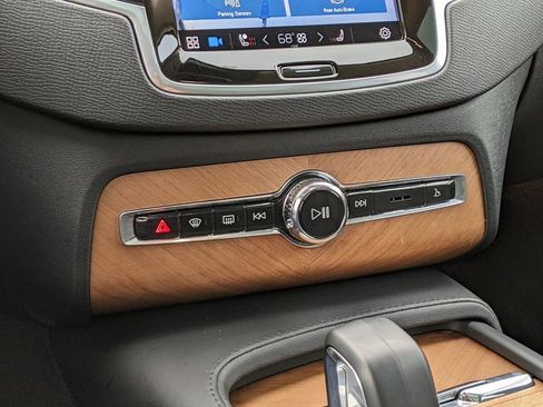 Certified 2024 Volvo XC90 T8 Plus w/ Protection Package Premier image 18