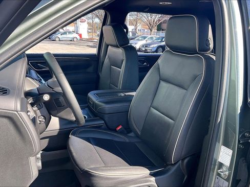 Used 2023 Chevrolet Suburban Premier image 29