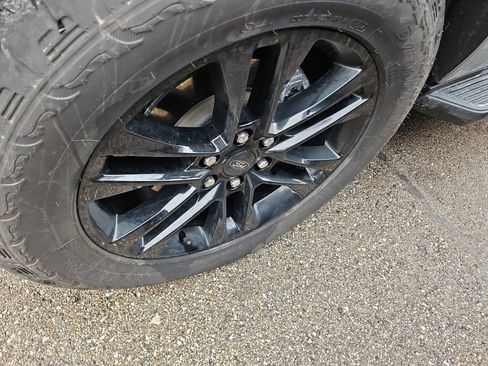 Used 2024 Ford Expedition Max XLT image 4