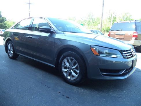 Used 2015 Volkswagen Passat TDI SE image 7