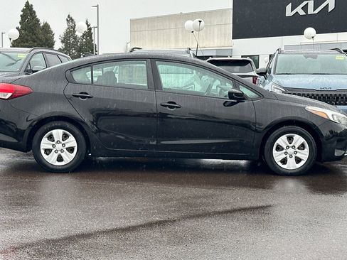 Used 2017 Kia Forte LX image 3