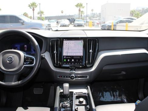 Used 2025 Volvo XC60 B5 Plus AWD/4WD image 10