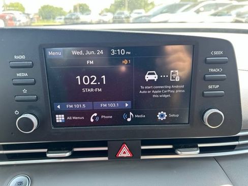Used 2025 Hyundai Elantra Sport FWD image 11