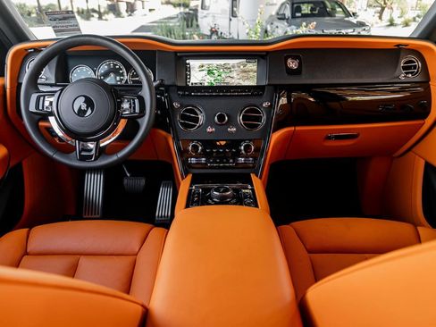 Used 2023 Rolls-Royce Cullinan Black Badge w/ Dark Exterior Package image 4