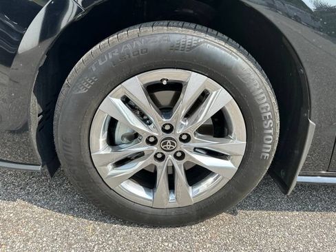 Used 2025 Toyota Sienna Limited AWD/4WD image 9
