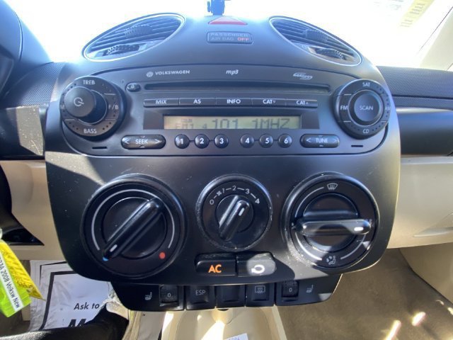 Used 2008 Volkswagen Beetle S FWD image 17