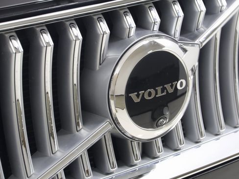 Used 2025 Volvo XC90 B5 Plus w/ Protection Package Premier image 19