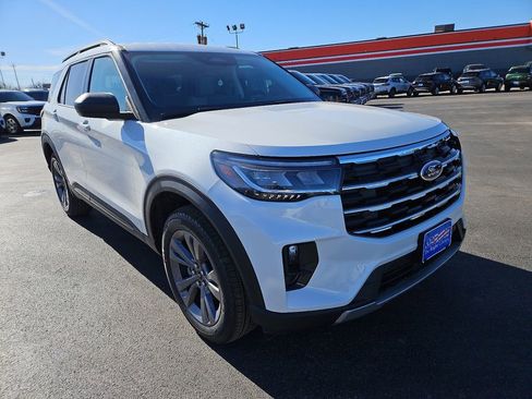 New 2026 Ford Explorer Active w/ Active Comfort Package image 2