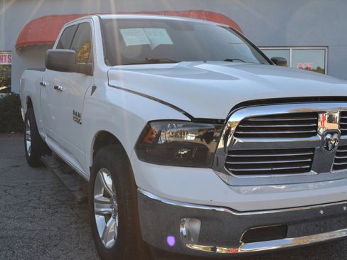 Used 2017 RAM 1500 Classic SLT image 2