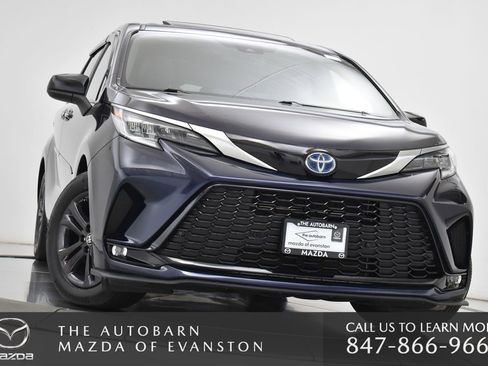 Used 2024 Toyota Sienna XSE AWD/4WD image 3
