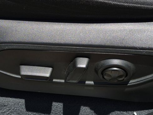 Used 2023 Jeep Grand Cherokee Laredo RWD image 13