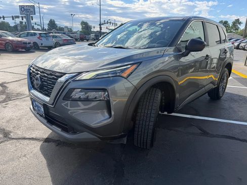 Used 2023 Nissan Rogue S AWD/4WD image 3