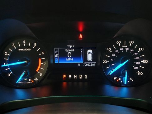 Used 2017 Ford Explorer XLT image 23