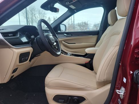 New 2025 Jeep Grand Cherokee Limited w/ Trailer Tow Package image 8