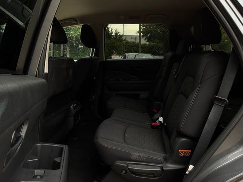 Used 2025 Nissan Pathfinder SV FWD image 11