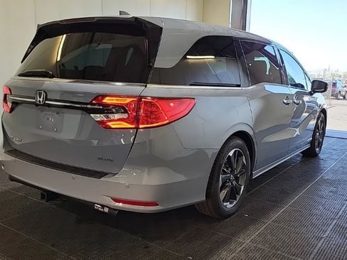 Used 2023 Honda Odyssey Elite image 3