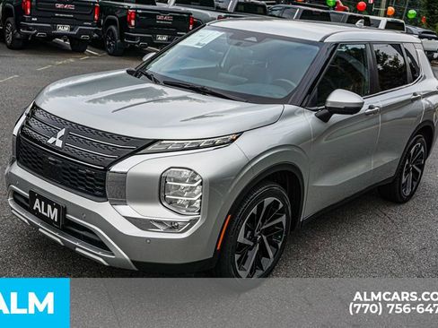 Used 2023 Mitsubishi Outlander SE image 17