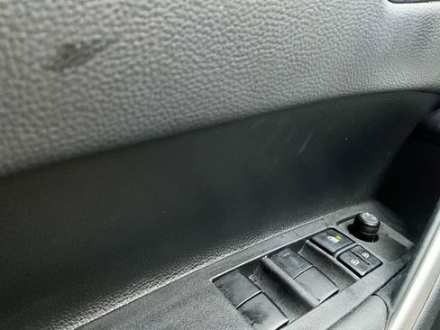 Used 2023 Toyota Corolla Cross XLE w/ Convenience Package image 22