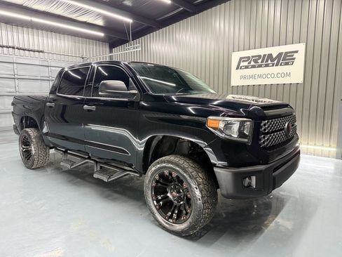 Used 2021 Toyota Tundra SR5 w/ SR5 Leather Package AWD/4WD image 2