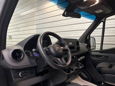 Used 2019 Mercedes-Benz Sprinter 4x4 144 image 10