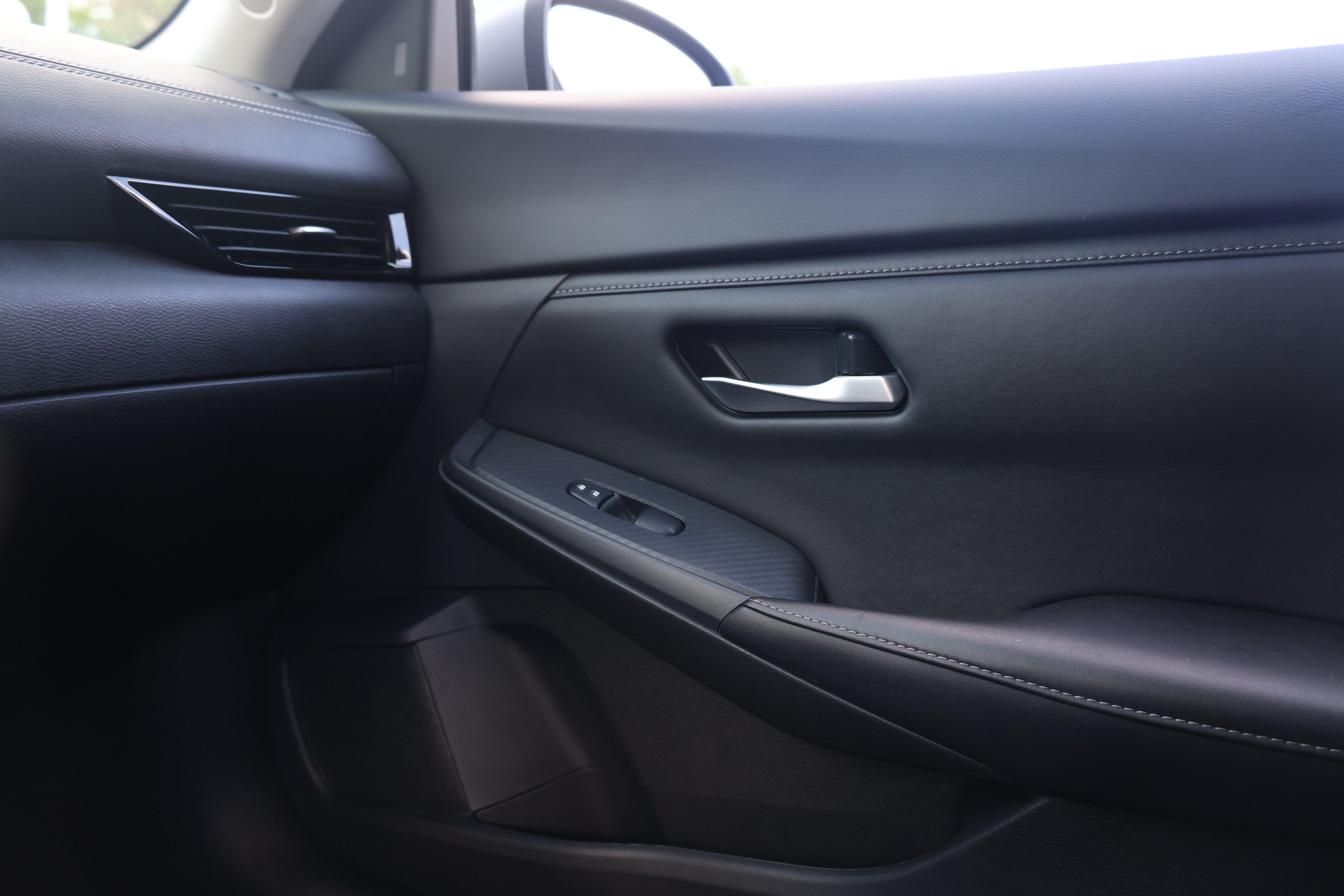 Used 2024 Nissan Sentra SV FWD image 12