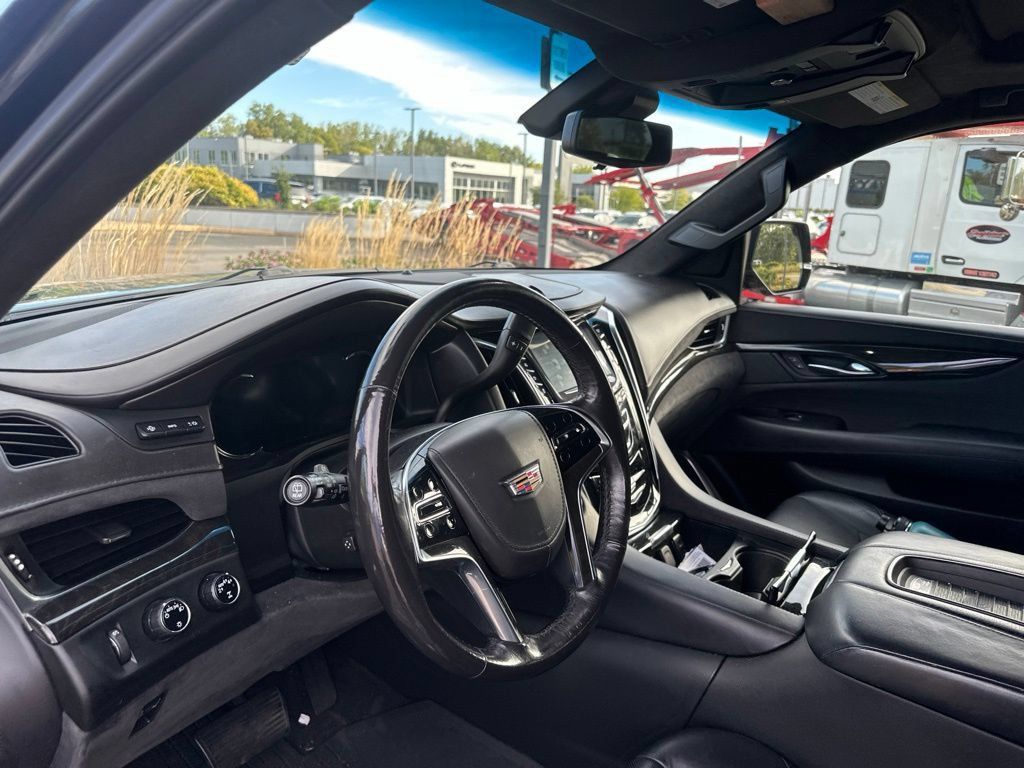 Used 2020 Cadillac Escalade Platinum w/ Escalade Sport Edition AWD/4WD image 34
