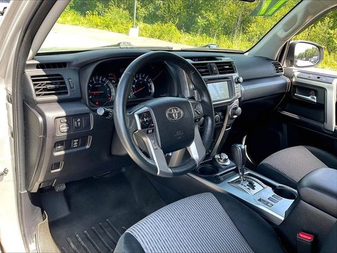 Used 2017 Toyota 4Runner SR5 AWD/4WD image 8