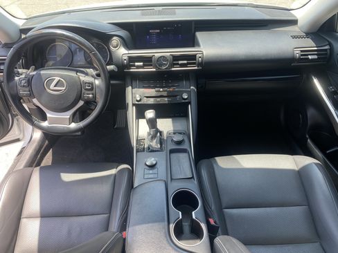 Used 2018 Lexus IS 300 RWD image 17