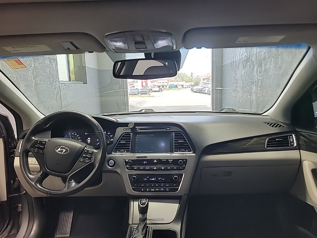 Used 2017 Hyundai Sonata Limited w/ Ultimate Package 02 FWD image 10