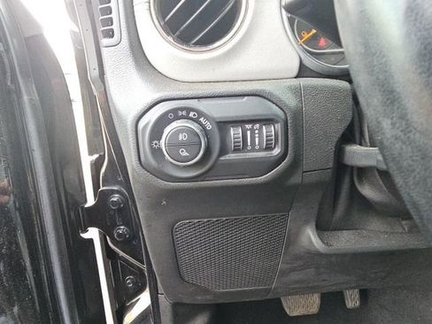 Used 2021 Jeep Gladiator Overland AWD/4WD image 37