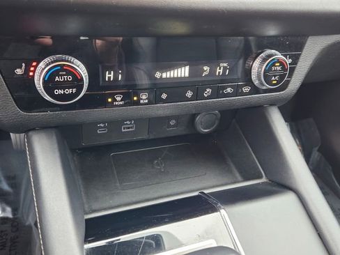 Used 2024 Mitsubishi Outlander SE image 25