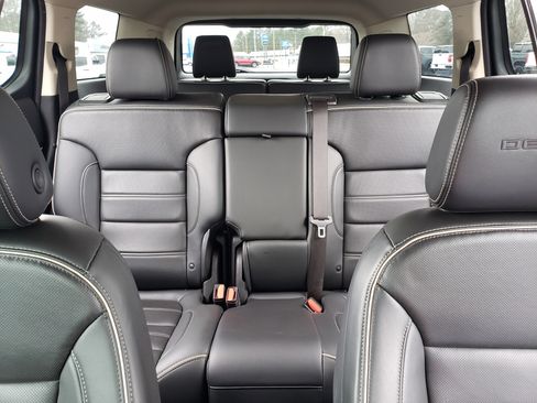 Used 2023 GMC Acadia Denali image 30