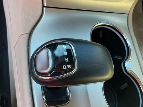 Used 2015 Jeep Grand Cherokee Limited w/ Luxury Group II image 30