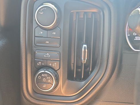 Used 2022 Chevrolet Silverado 2500 Custom w/ Custom Value Package AWD/4WD image 24