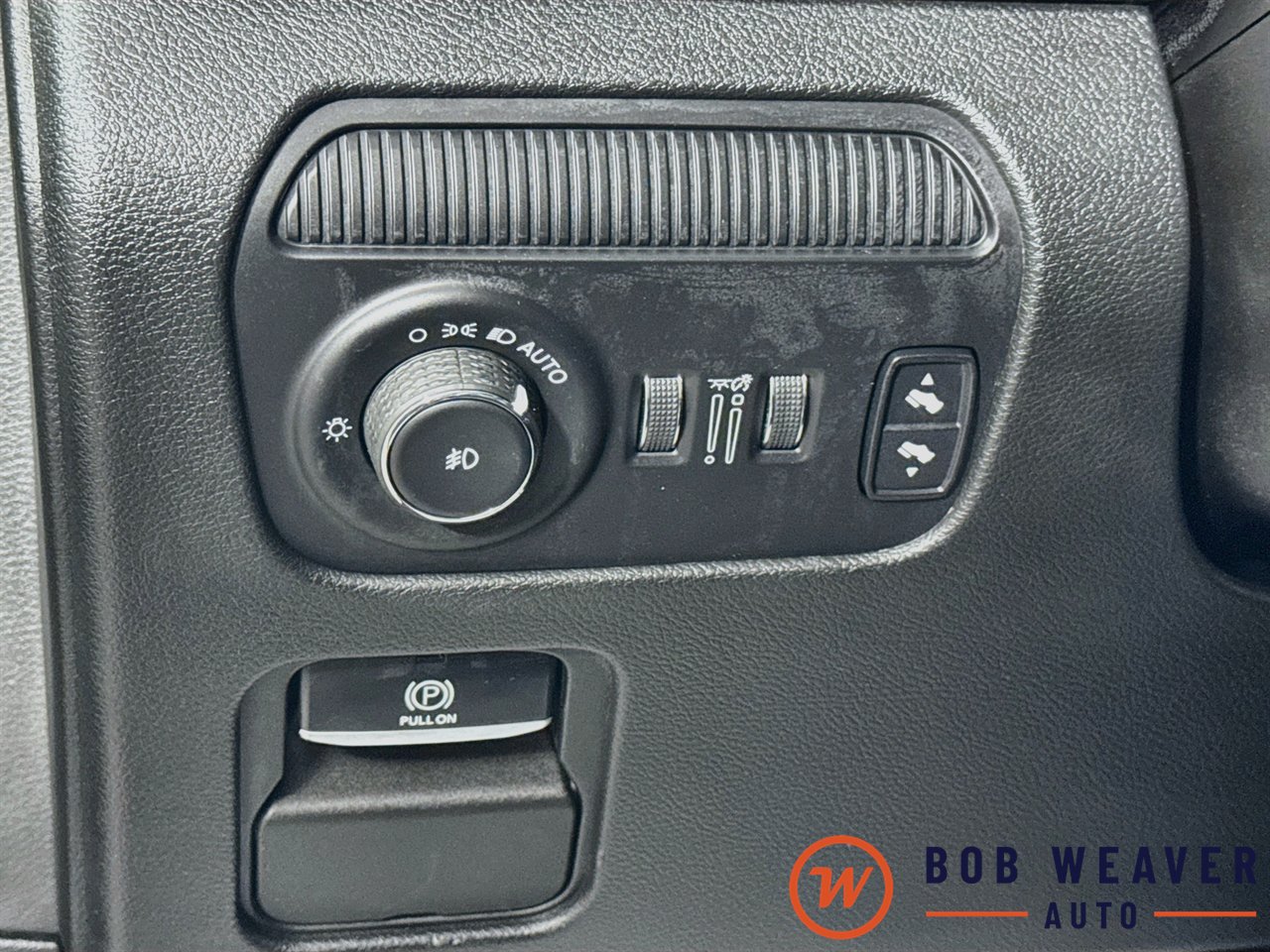 Used 2022 Jeep Wagoneer Series I AWD/4WD image 12
