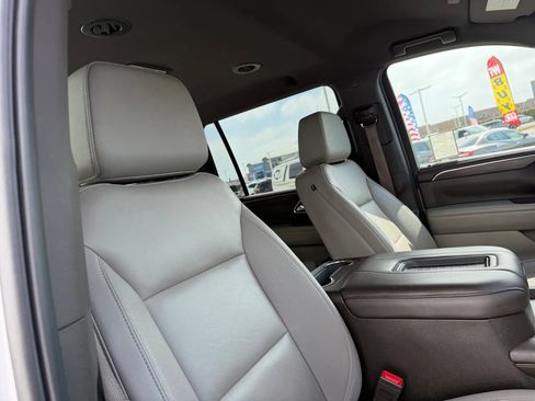 Used 2024 Chevrolet Suburban LT RWD image 22