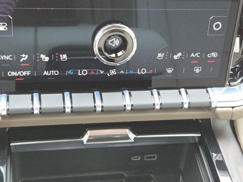 New 2026 GMC Yukon Denali w/ Denali Reserve Package AWD/4WD image 39