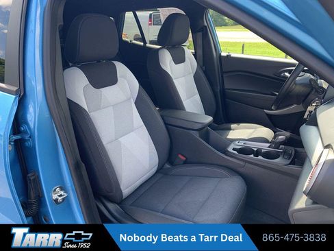 Used 2026 Chevrolet Trax RS FWD image 24