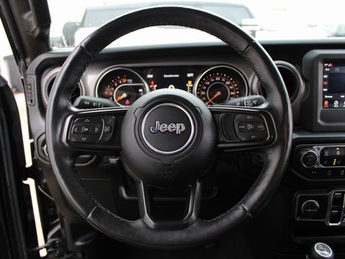 Used 2021 Jeep Gladiator Willys image 10