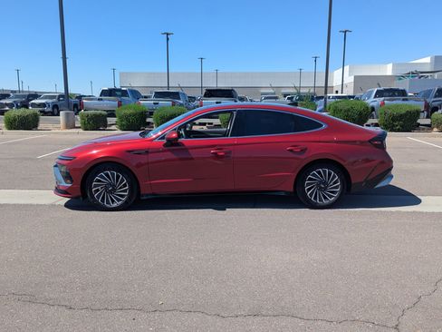 Used 2025 Hyundai Sonata Limited FWD image 2