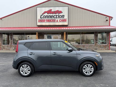 Used 2021 Kia Soul LX image 3