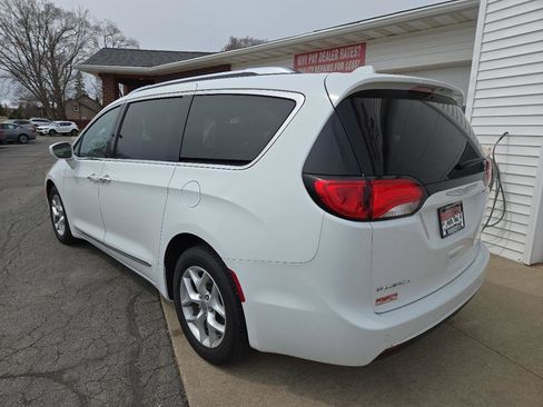 Used 2017 Chrysler Pacifica Touring-L Plus w/ Tire & Wheel Group FWD image 3