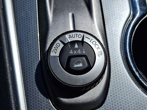 Used 2017 Nissan Pathfinder SL image 25