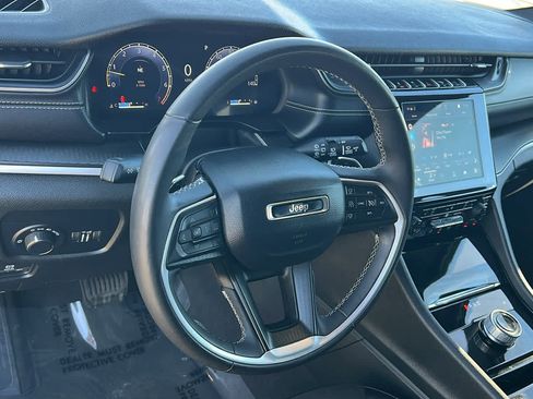 Certified 2023 Jeep Grand Cherokee L Altitude image 10